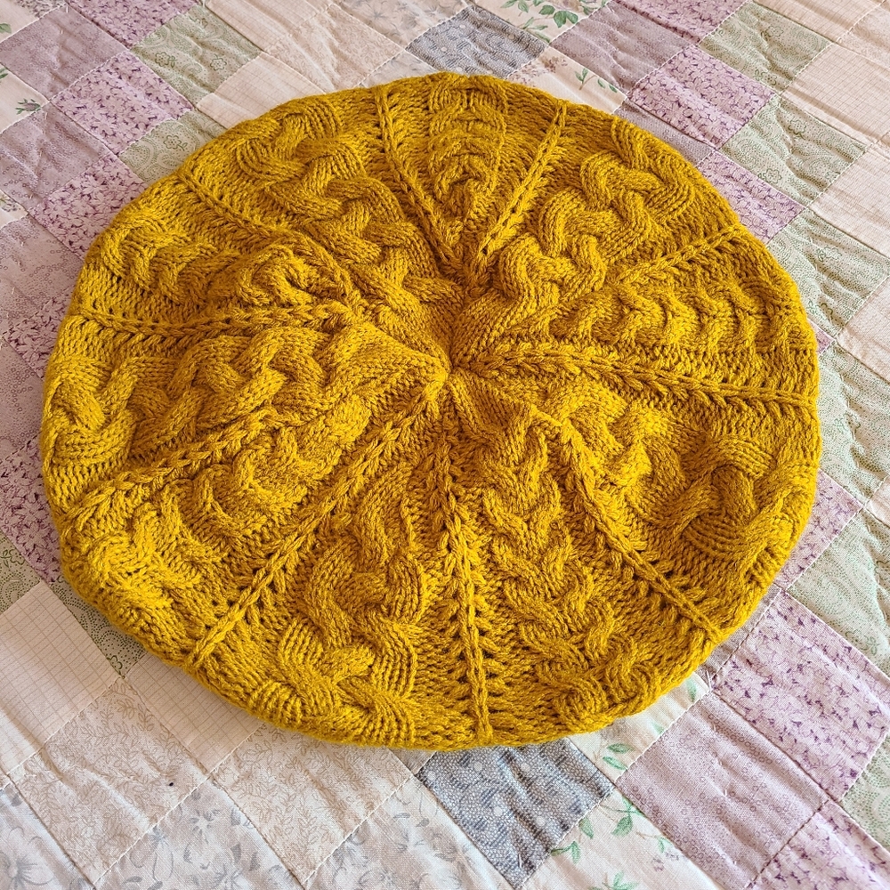 EUC Women's Yellow Cable Knit Beret